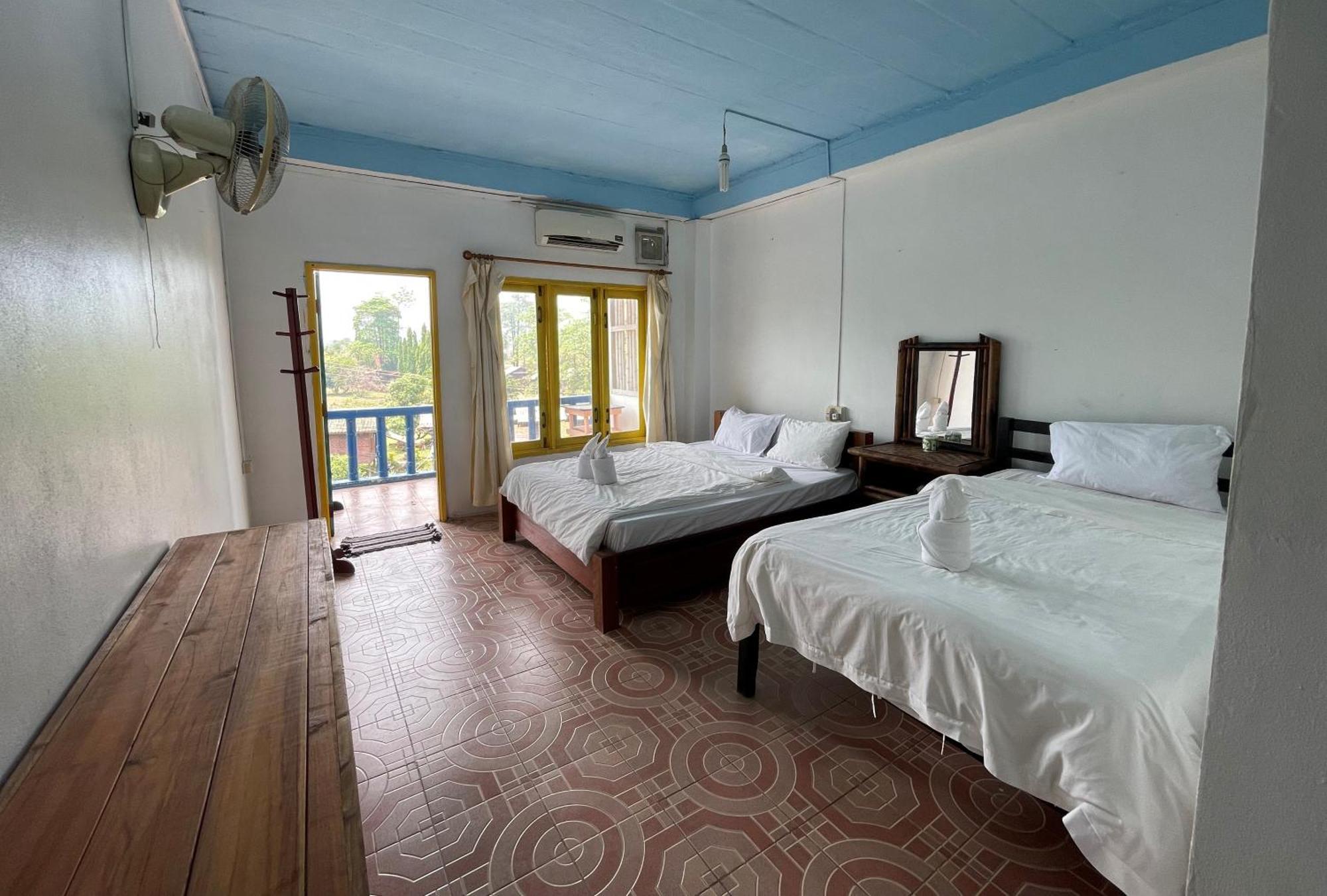 Blue Sunset Hostel Vang Vieng Exterior photo